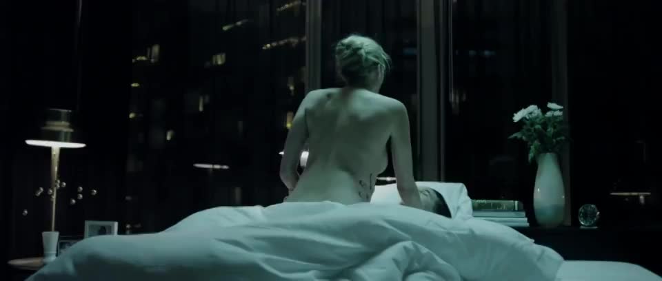 Estella Warren in "The Stranger Within" (2013) : video clip