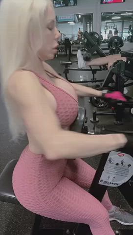Love to show my big DDD at the gym. Make all the guys hard : video clip