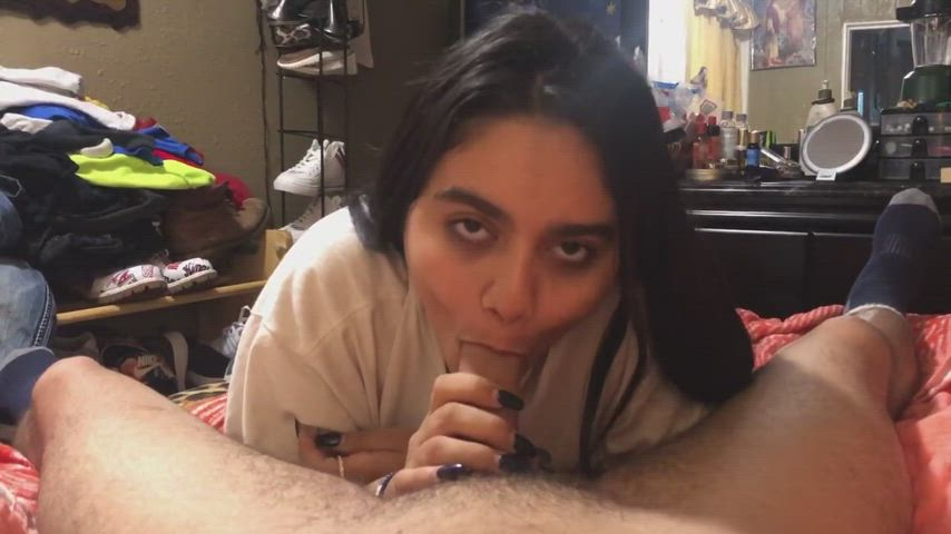 Young Latina sucking dick like her life depends on it : video clip