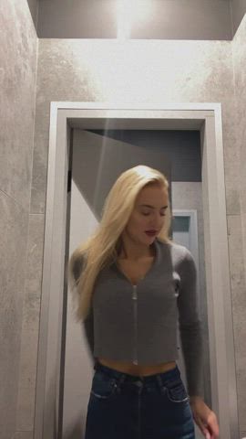 Work got me too horny today.. had to go to the restroom and have some fun - my boss looked pretty weird at me when I came out, hope he doesn’t know haha : video clip