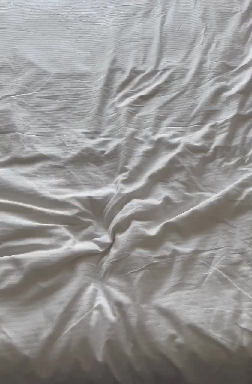 My parents aren't in the house, would you come and fuck on their bed? : video clip