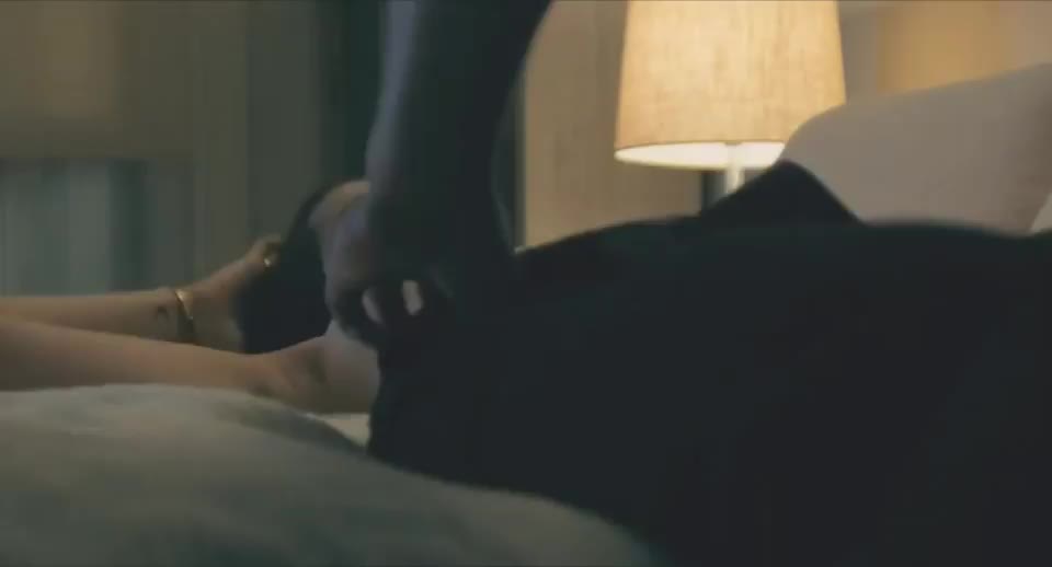 New Ana de Armas topless scene : video clip