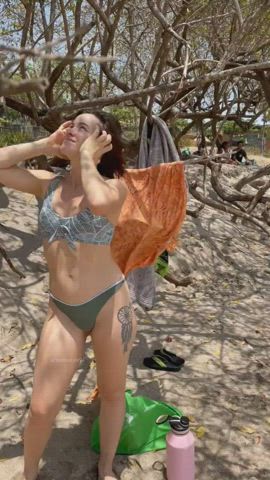 Took the risk and got caught flashing at the beach [gif] : video clip