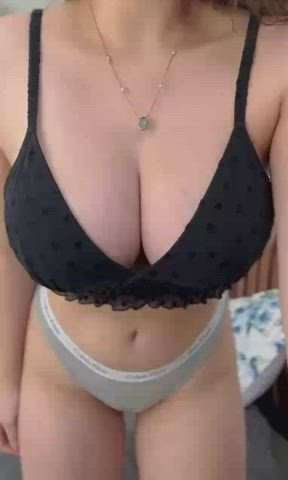 and to think i used to hate how bouncy and jiggly my boobs are (19f) : video clip