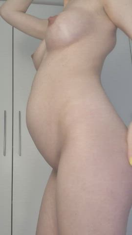 19 weeks in .. feeling naughty and a bit sexy : video clip