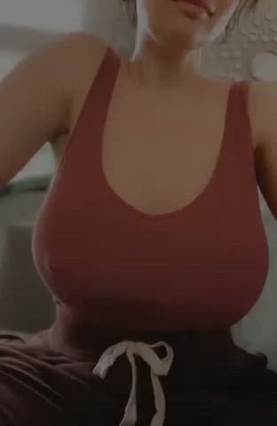 Big MILF tits : video clip