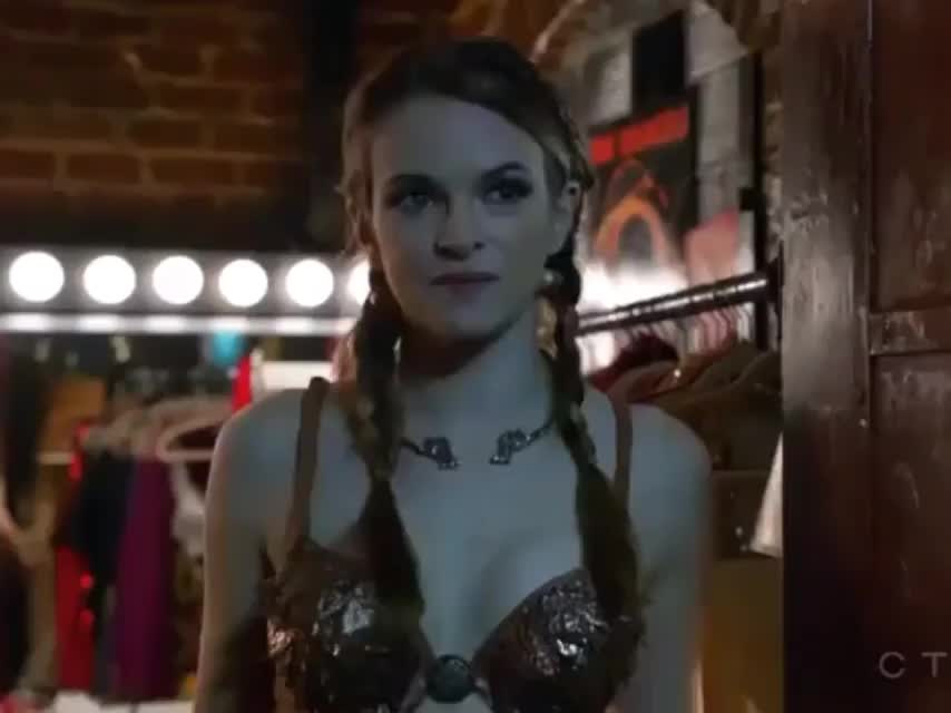 Danielle Panabaker : video clip