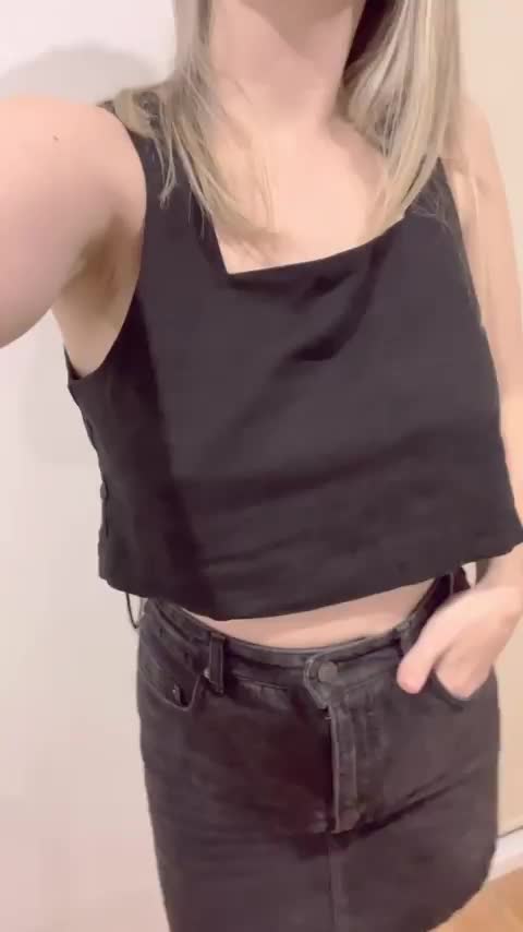 I don’t like to wear underwear! : video clip