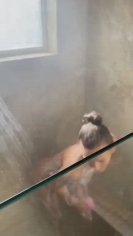 Shower Teasing : video clip