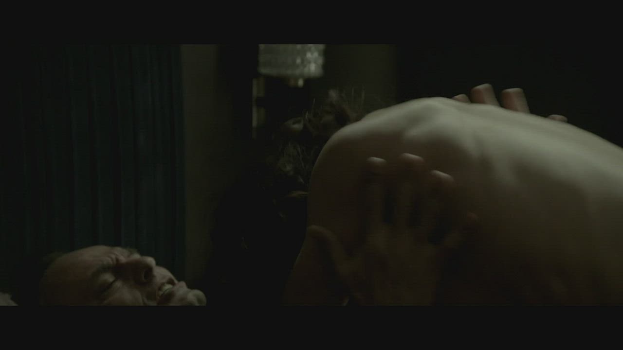Marjorie Estiano being screwed & groped at the cinema in brazilian film 'Beatriz' (2015) : video clip