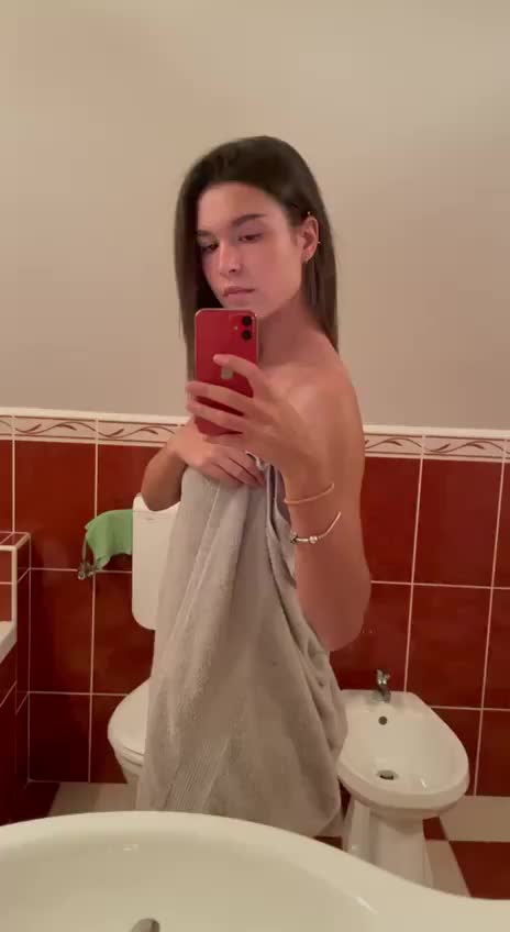 Is this what a cute teen looks like for older men ? : video clip