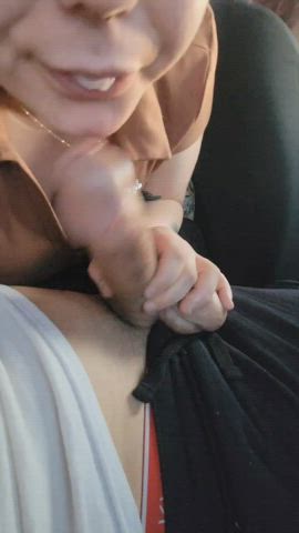 feeding her cum in the backseat [OC] : video clip