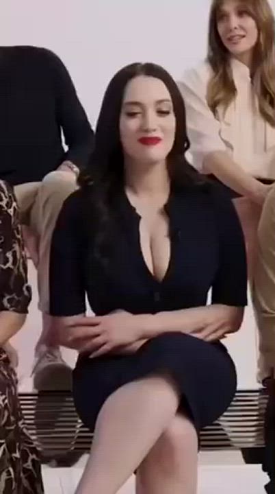 Kat Dennings is truly dummy thicc : video clip