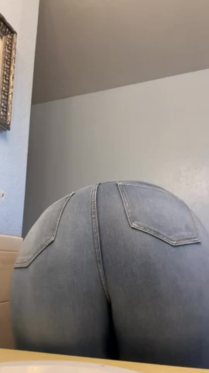 I’ll just sit right here : video clip
