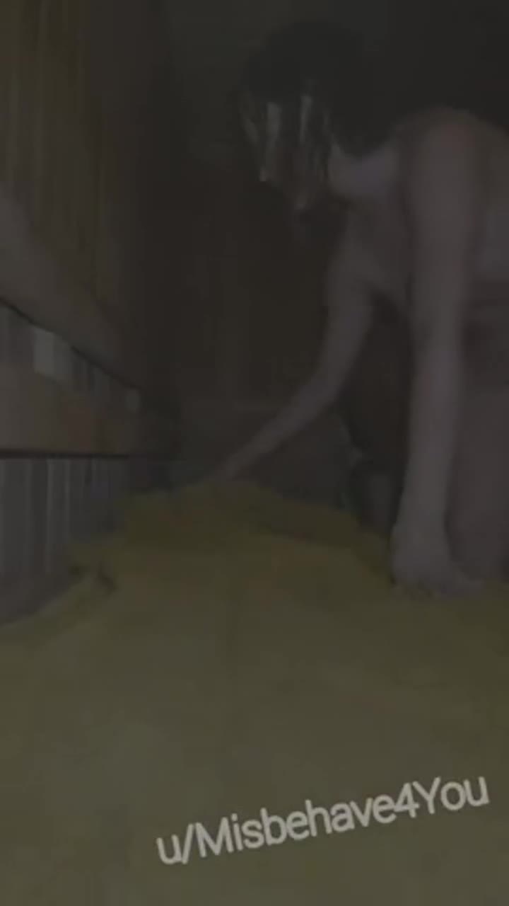 Sauna exhibitionist showing it all : video clip