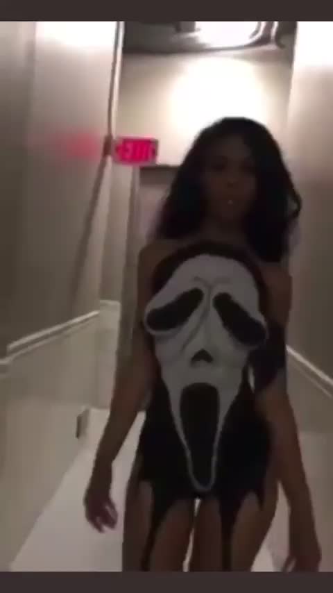 Looks like I got the wrong Scream movie : video clip