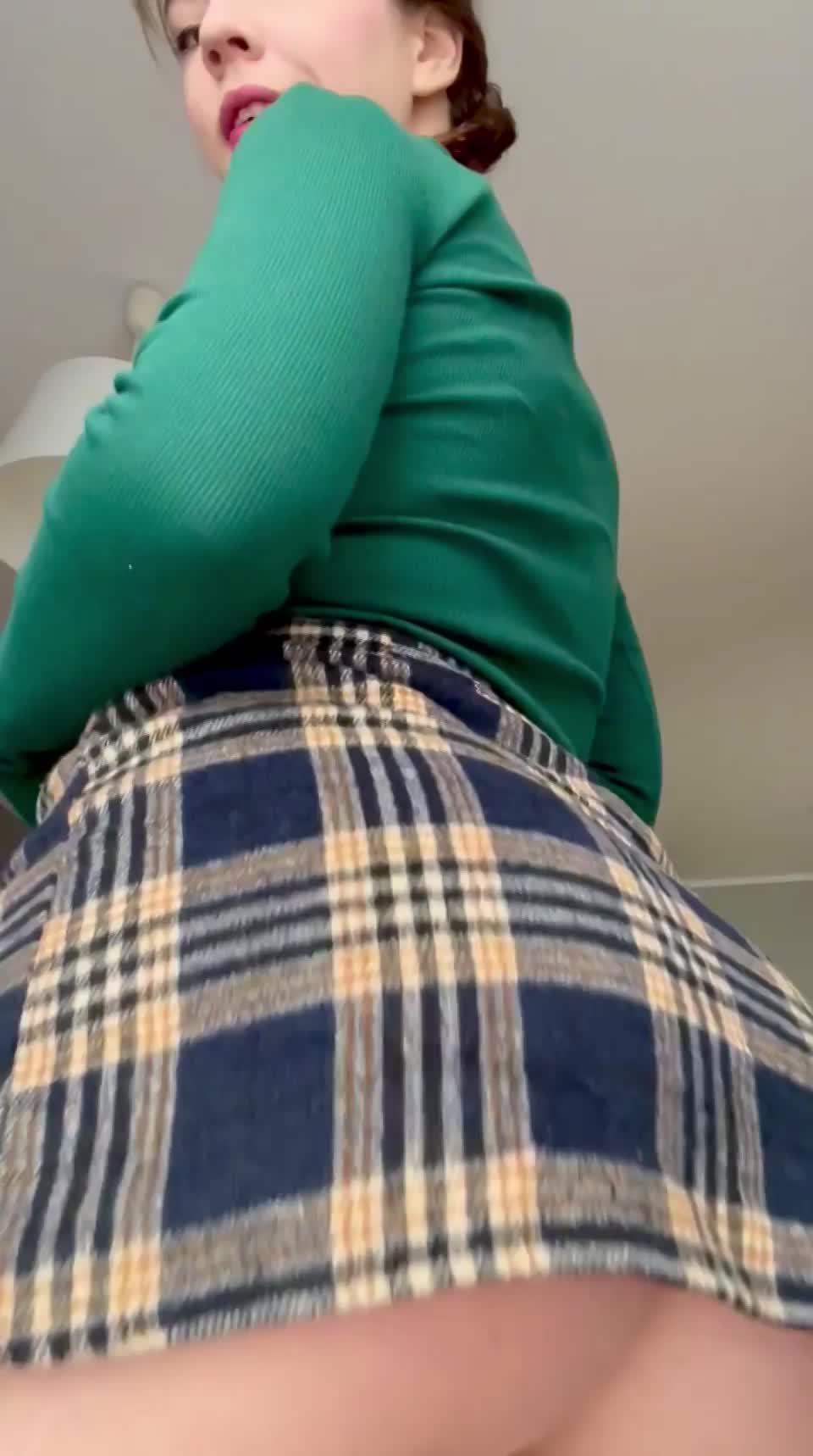 I accept volunteers who will fuck me : video clip