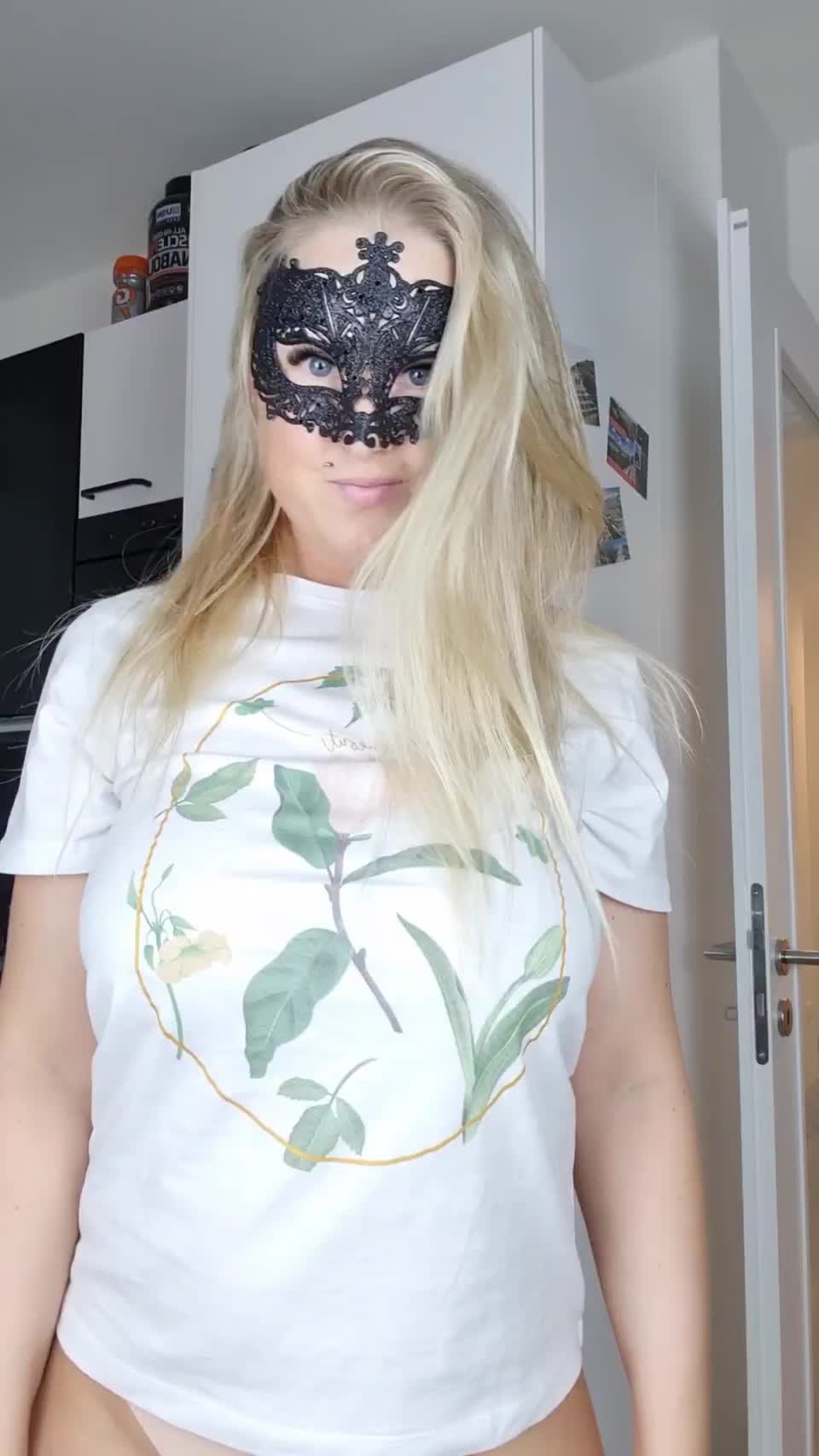 [F] 36 something and feeling sexier then ever : video clip