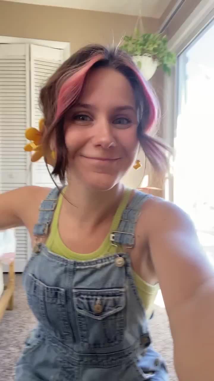 I’ll be keeping these overalls for when I’m pregnant 🥹 : video clip