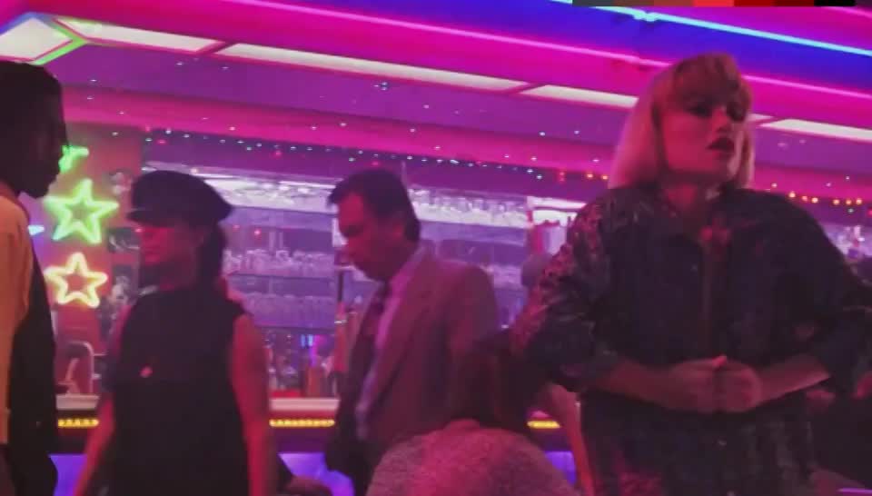 Rena Riffel in "Showgirls" : video clip
