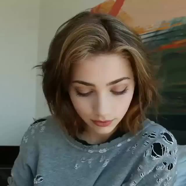 Emily Rudd's cute face would look better covered in cum : video clip