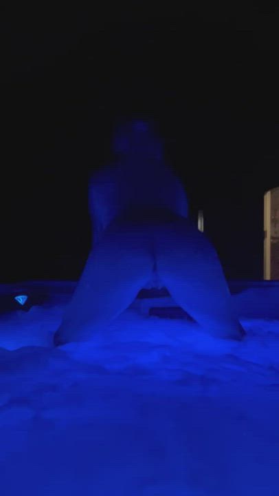 This is what I do when everyone else goes to bed… 🤫🍑 : video clip