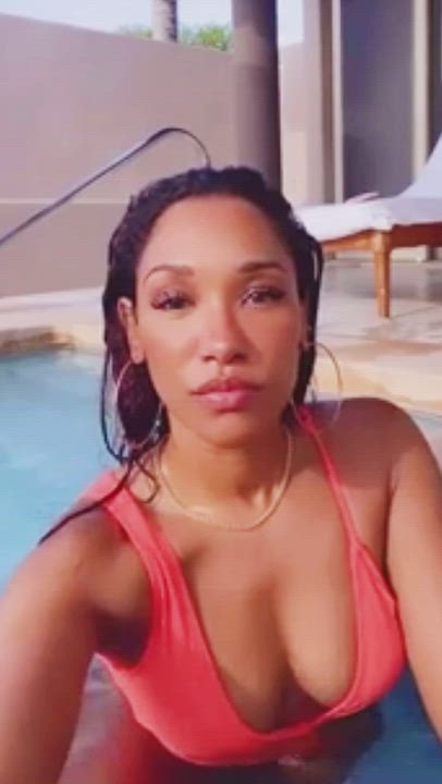 Candice Patton putting her underrated body on display : video clip