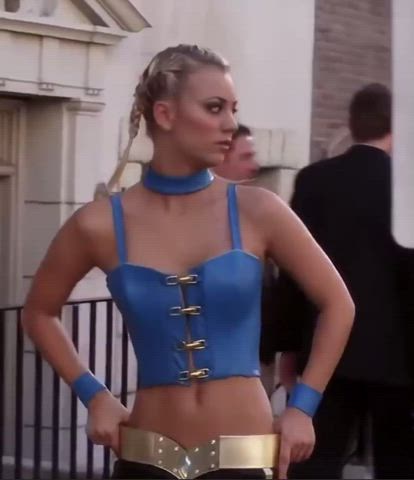 Teenage Kaley Cuoco in her “Charmed” days. 2000’s : video clip