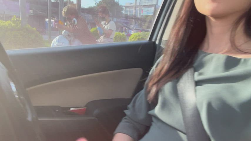 Driving show pussy on the highway [GIF] : video clip