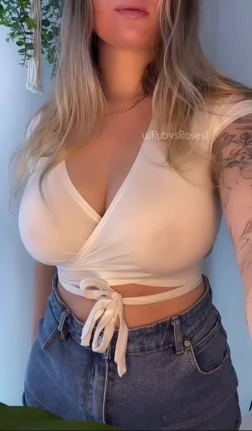 Bras are just not my thing 🤷🏼‍♀️ : video clip