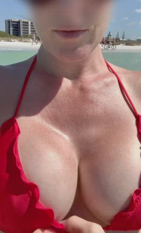 Just a mom on vacation [GIF].