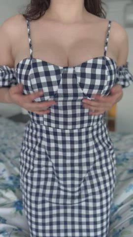 they're so perky that I don't even need a bra (19f) : video clip