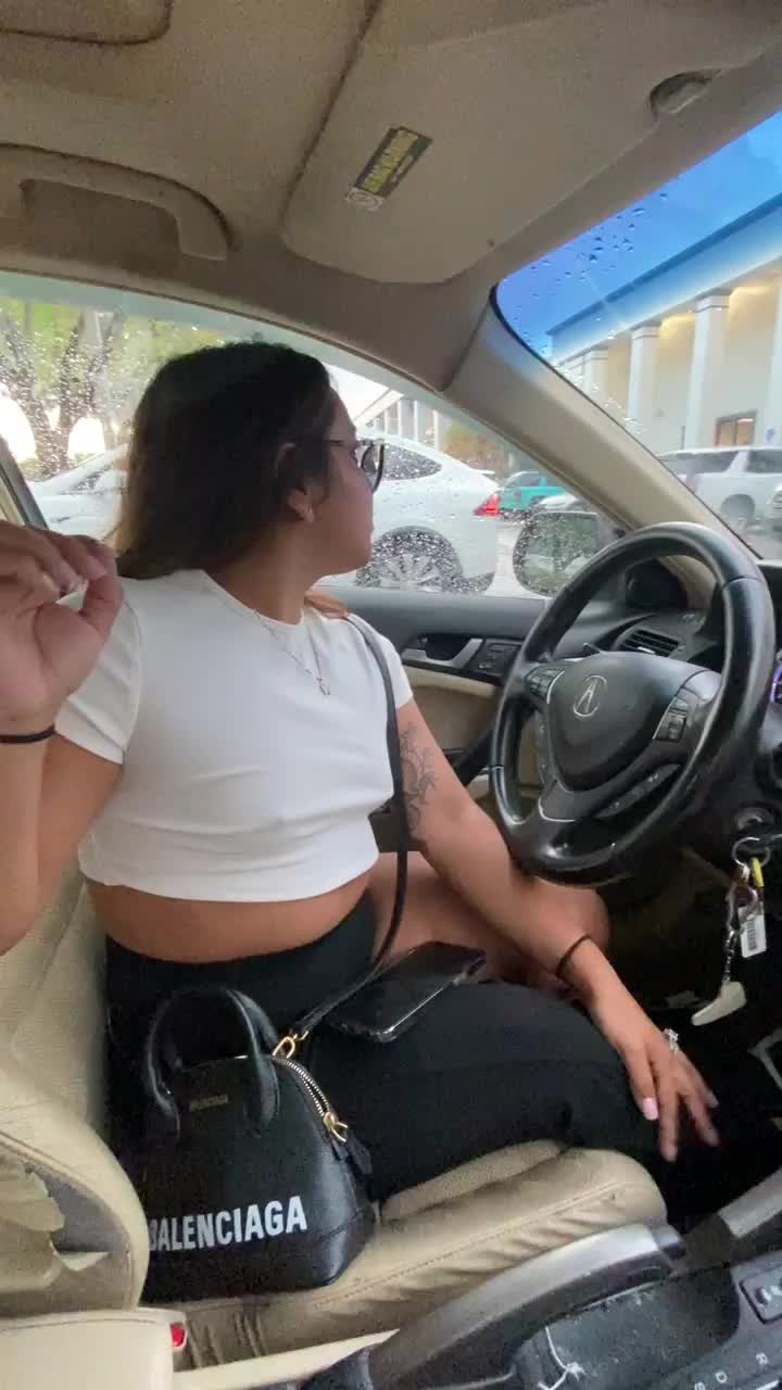 I flashed my tiny Mexicana tits in a busy Miami parking lot : video clip
