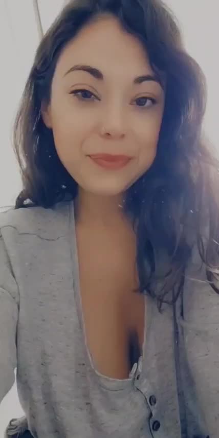 On my knees begging you to suck on mine, while I suck on yours💋 : video clip