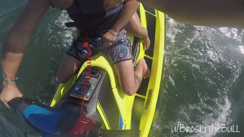 Having fun in the ocean : video clip