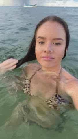would u fukk me in the water on a public beach like that.. : video clip