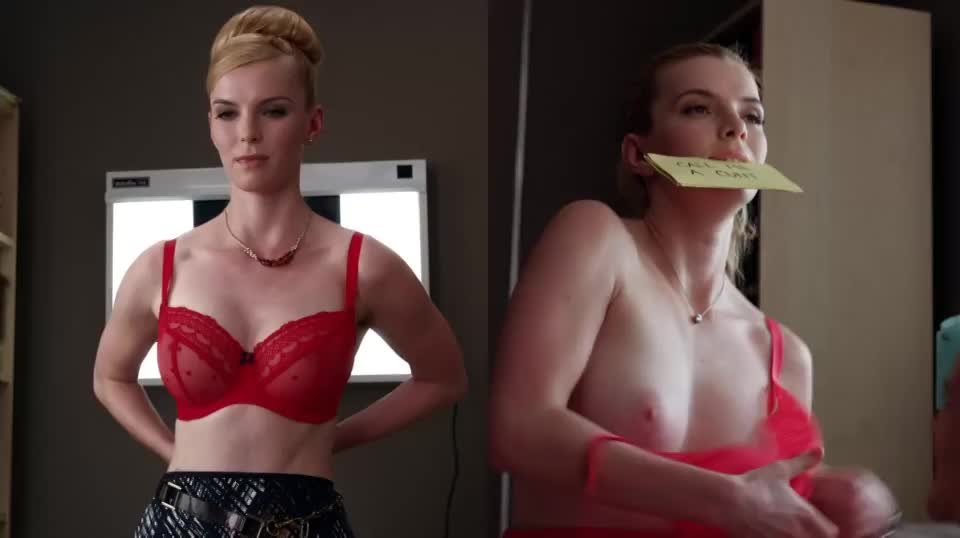 Betty Gilpin's perfect tits : video clip