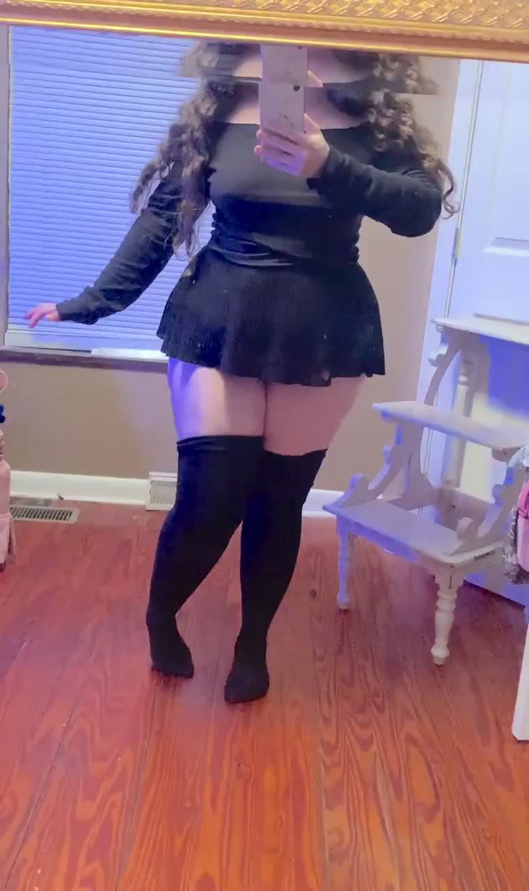 me on my way to squat on your lap : video clip