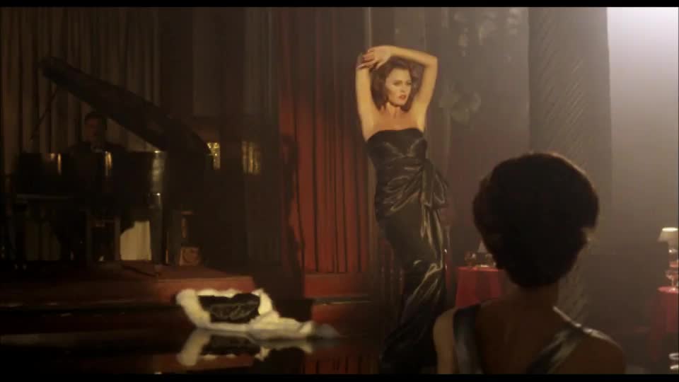 Birthday girl Patsy Kensit in "Beltenbros" (1991) : video clip