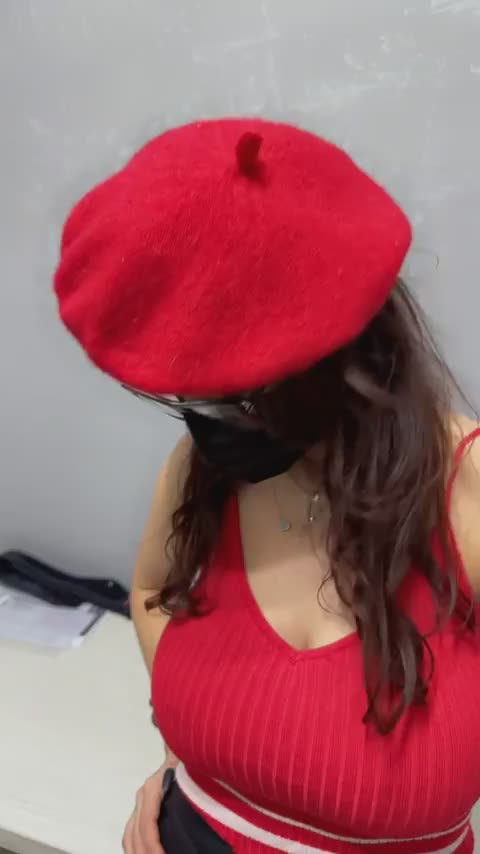 Giving you the come hither look : video clip