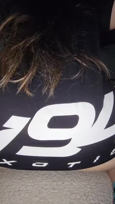 Sending nudes to every guy that upvotes 🤤 (Yes i actually send try me) 👻 alaxquin23 : video clip