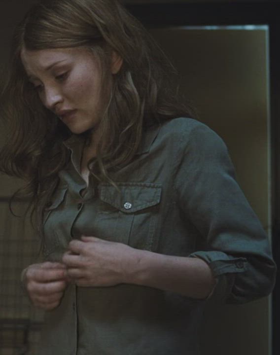 Emily Browning in Sleeping Beauty : video clip