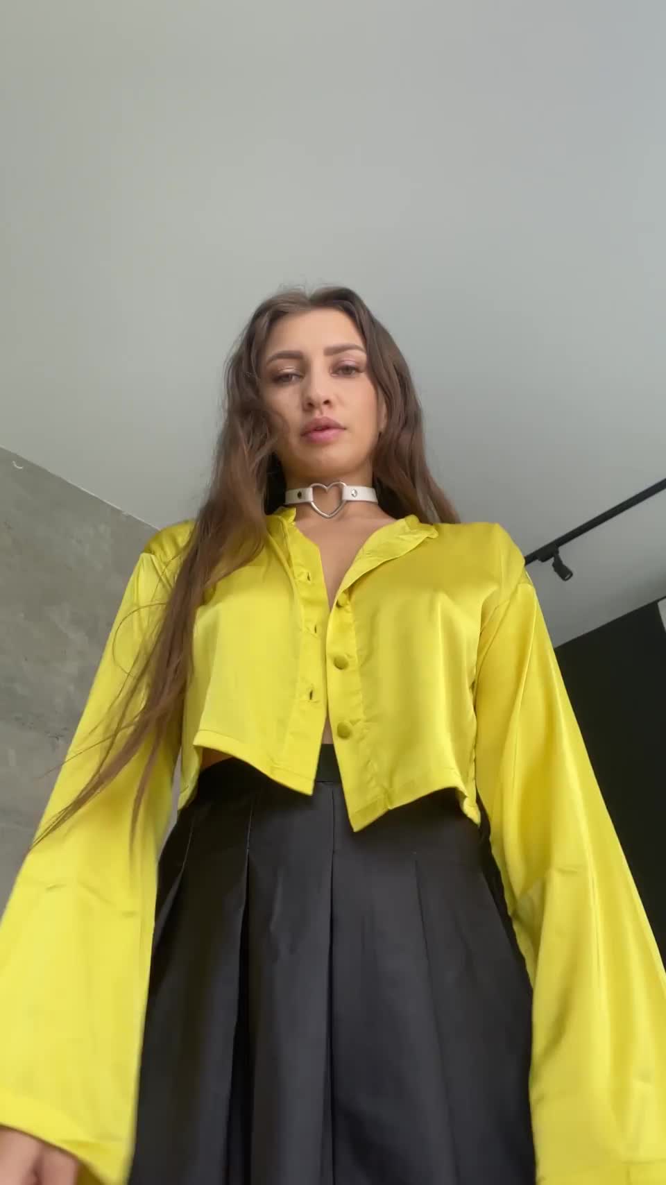 I don’t wear panties just in case you wanna taste my pussy : video clip