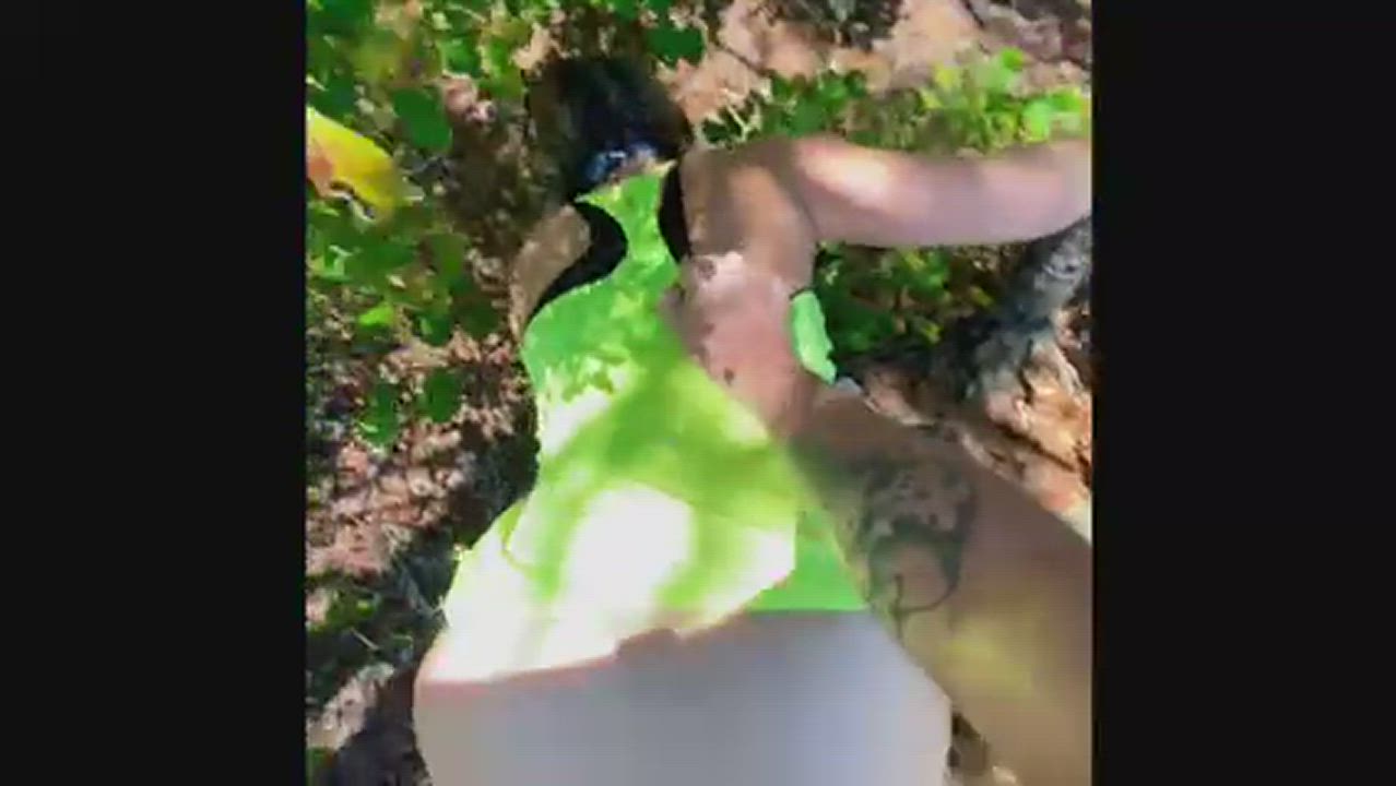 Hiking and a little sex break 🍑🍆 : video clip