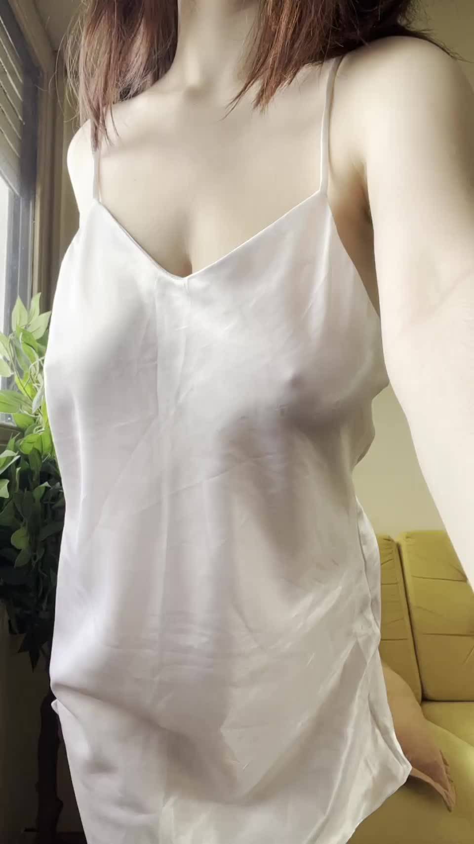 I went out to dinner with nothing under my sundress : video clip