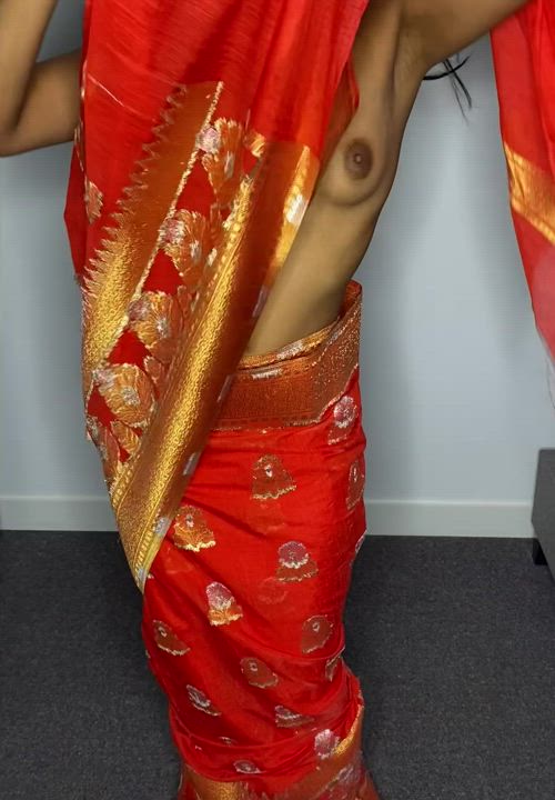 Omg have you ever seen anyone wear a saree like this?! [f] : video clip