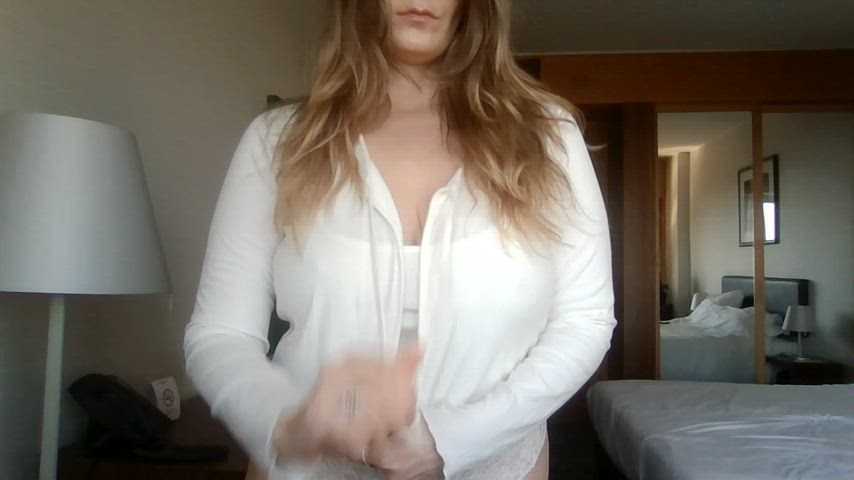 This little shirt cant contain my bouncy tits! : video clip
