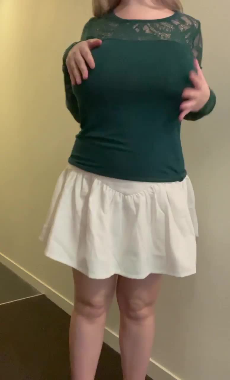 I wanted to show off my hourglass shape : video clip