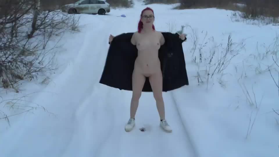 I can get up doggy even in the winter on the street to have sex : video clip