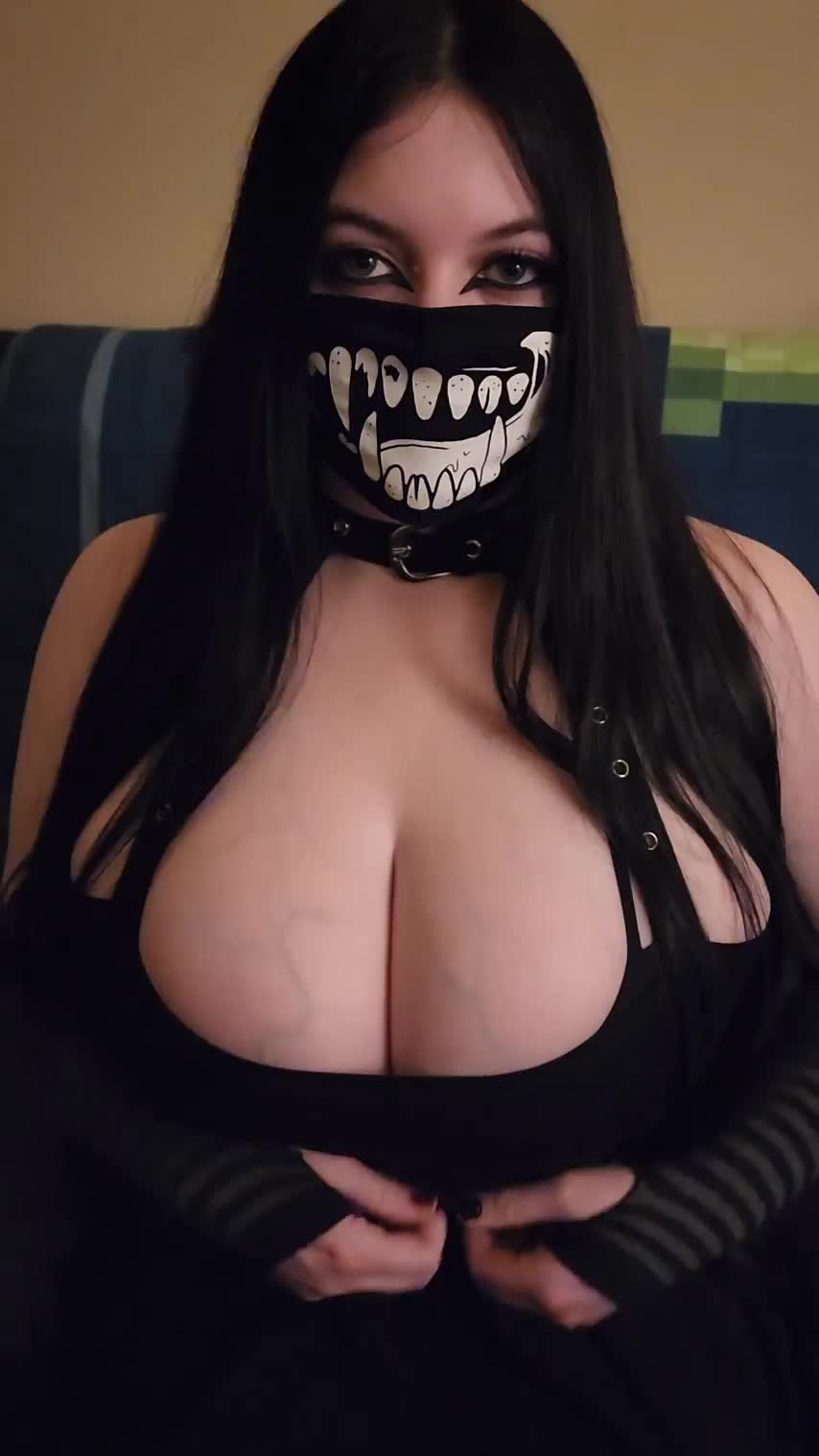 tiddy dropping and jiggling for you 🖤 : video clip